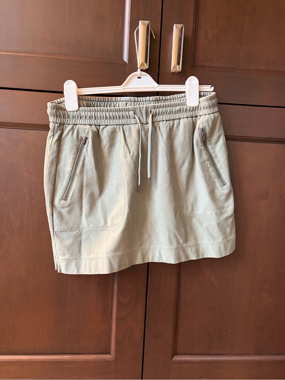 Women’s Athleta Casual Drawstring Shorts Skirt in Sage